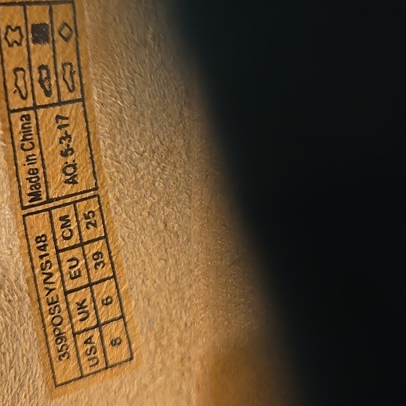 VIONIC POSEY PERFORATED BALLET FLAT IN FOREST GREEN SUEDE. SIZE 8. - Picture 4 of 10